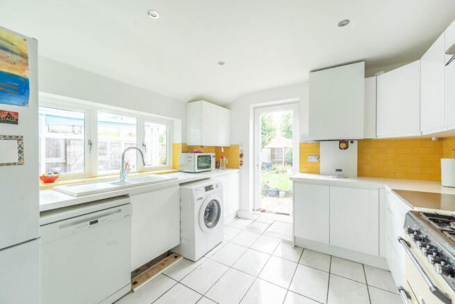 Queens Avenue, Watford, WD18 photo 4