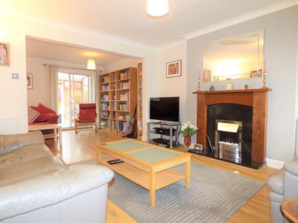 Living Room 3.jpg
