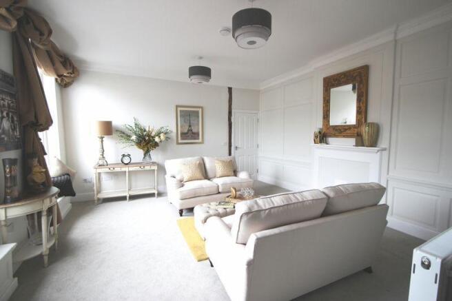 Lounge looking...