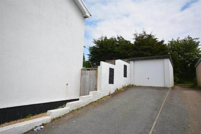 Driveway & Garage.JPG