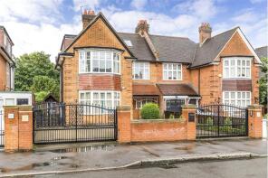 25, Malford Grove, South Woodford, London E18 2DX