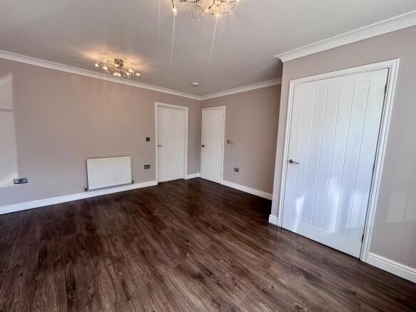 4 bed Detached to rent Image 6