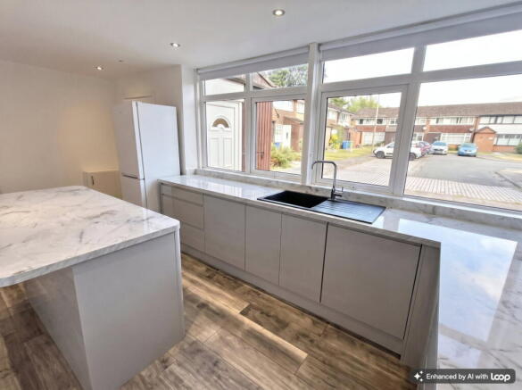 The Square, Heaton Norris SK4 2NW photo 4