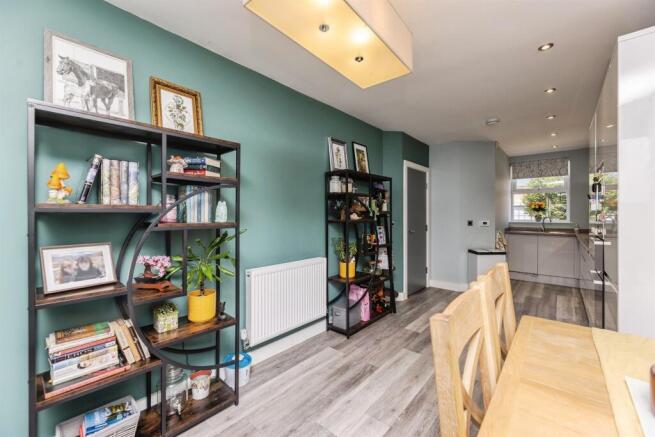 4 bed Town House for sale Image 7