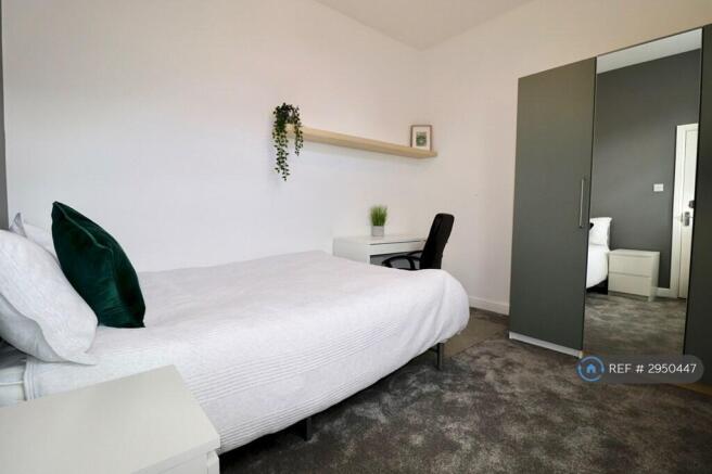 1 bed House Share to rent Image 12