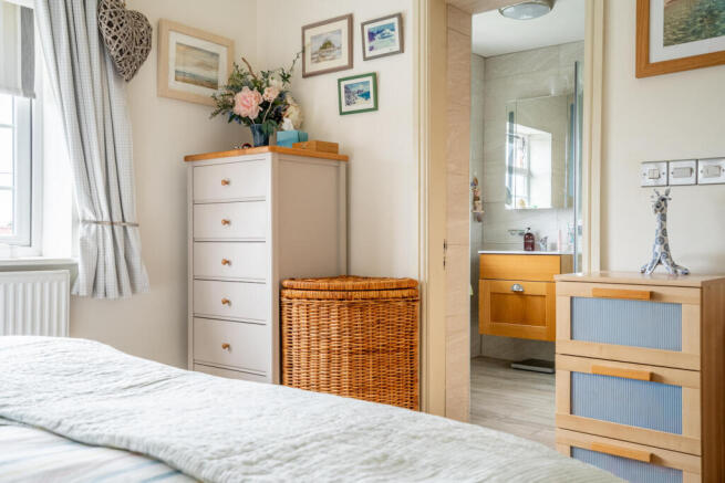 4 bed Semi-Detached for sale Image 9