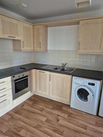 54 Centre Quay kitchen area.jpg