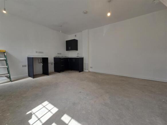 OPEN PLAN LIVING/KITCHEN