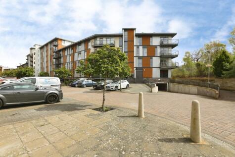 Commonwealth Drive, Crawley