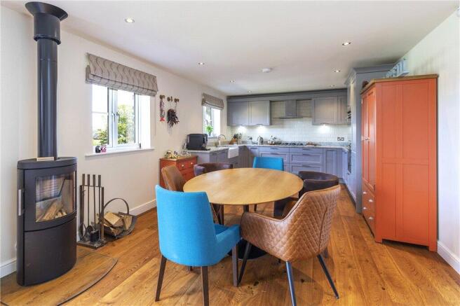 4 bed Detached for sale Image 4