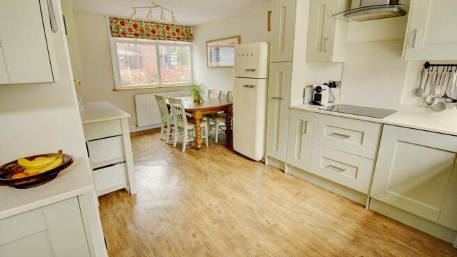 Kitchen (reverse angle)