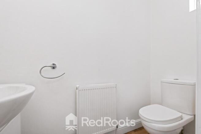 4 bed Detached to rent Image 7