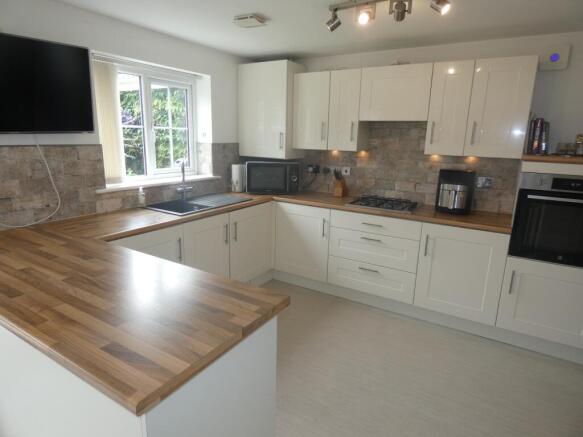 Cae Morfa, Skewen, Neath. SA10 6EH photo 4