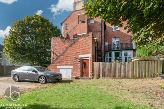 1-bed flat on Colchester,, £150,000