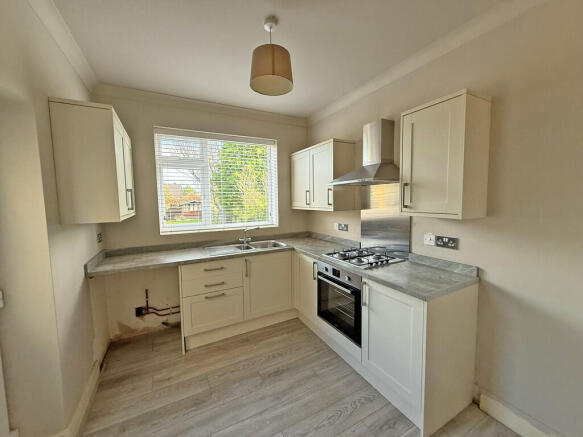 3 bed Semi-Detached for sale Image 6
