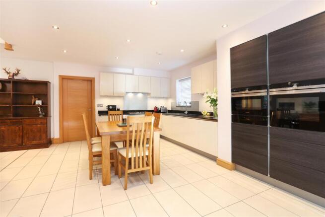 Kitchen2.jpg