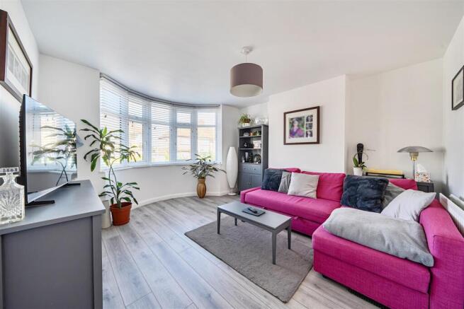 Kenilworth Drive - Front Lounge.jpg