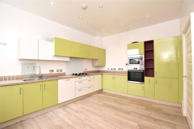 2 bed Apartment for sale Image 5