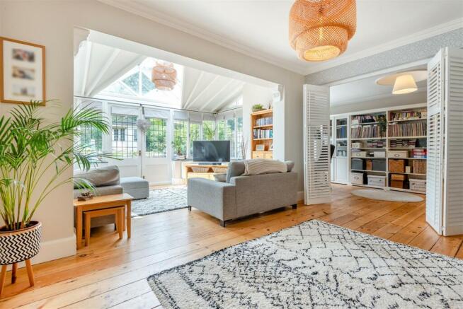 8608382-interior18.jpg