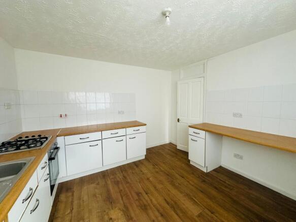 3 bed Terraced to rent Image 2