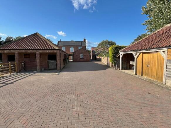 4 bed Detached for sale Image 9