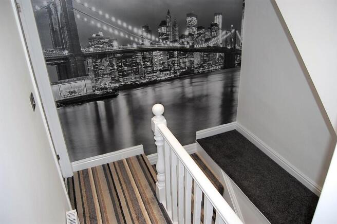 2 bed Terraced to rent Image 4