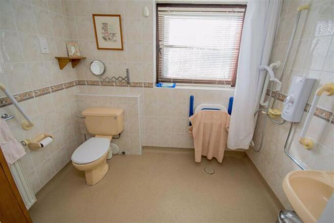 SHOWER ROOM