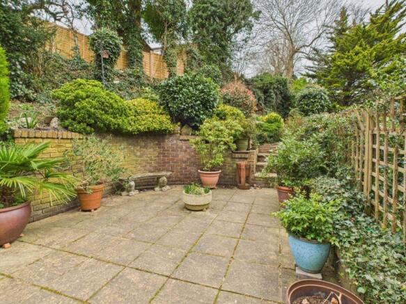 Rear landscaped garden 