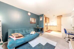 2, Redwood Court, Park View Road, Leatherhead KT22 7GJ