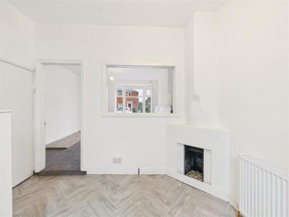 2 bed End of Terrace to rent Image 4