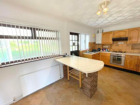 Kitchen a.jpg
