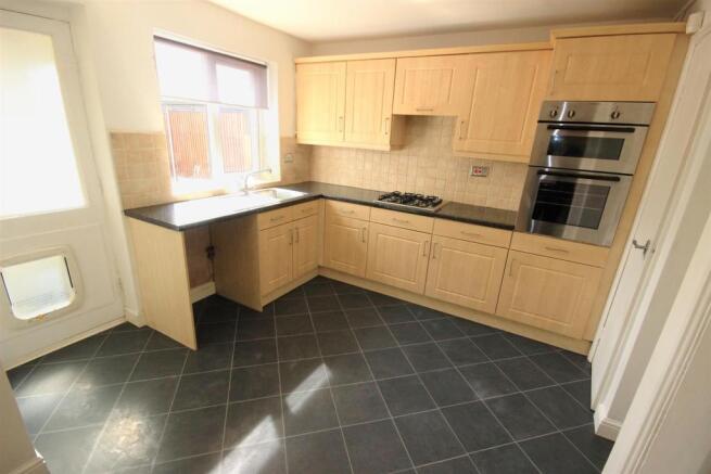 FITTED KITCHEN