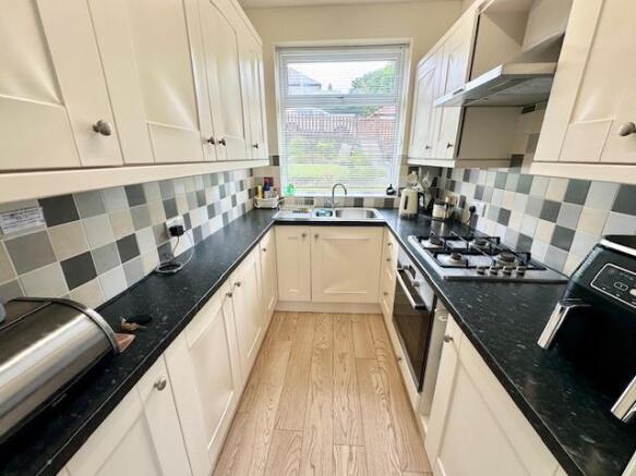 3 bed Semi-Detached for sale Image 4