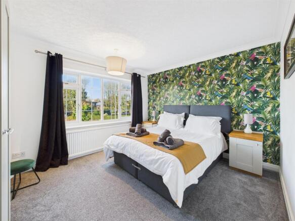 5 bed Detached for sale Image 7