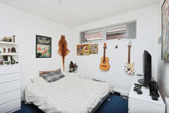 4 bed Bungalow for sale Image 11