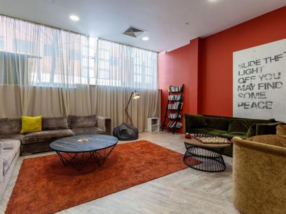 Studio to rent Image 11