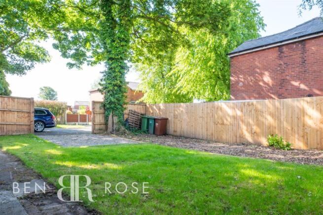 Garden/Driveway