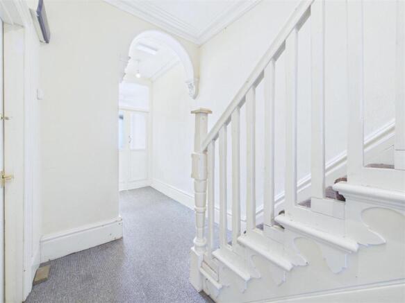 6 bed Semi-Detached for sale Image 7