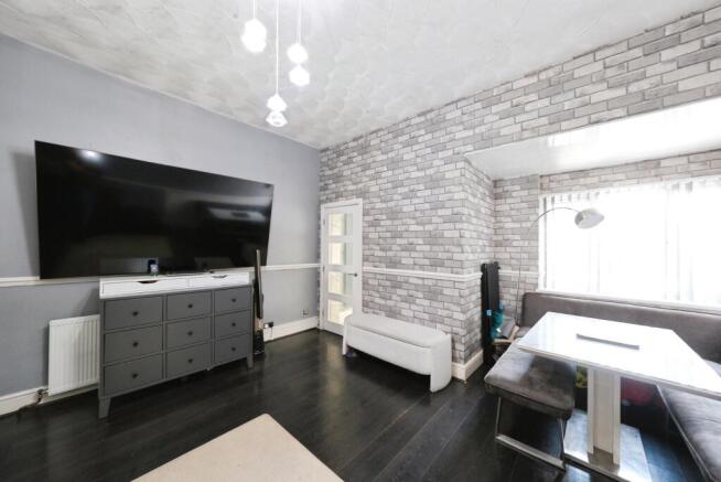4 bed Semi-Detached for sale Image 5