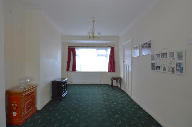 1 Villiers Avenue liv.JPG