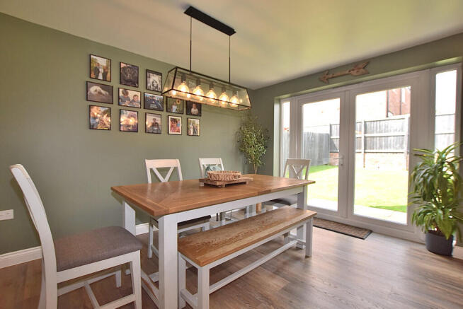 4 bed Detached for sale Image 11