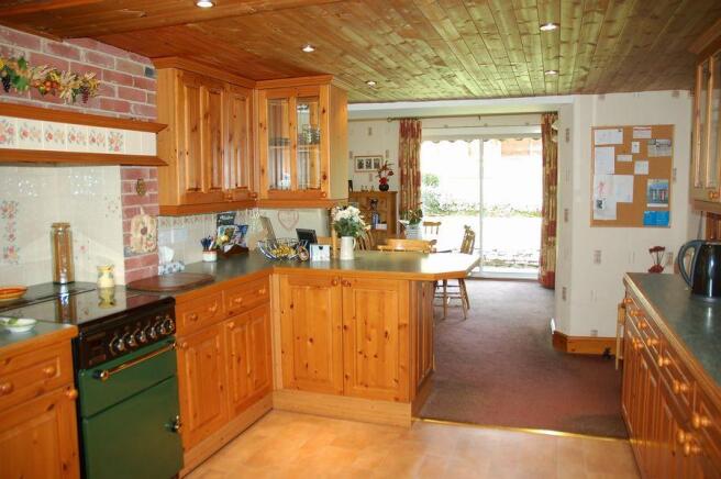 KITCHEN DINER 2