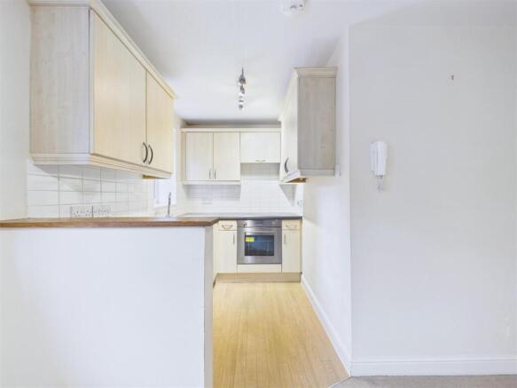2 bed Apartment for sale Image 5