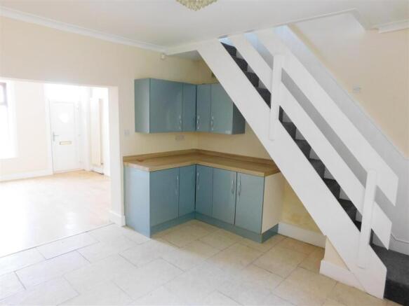 2 bed Semi-Detached to rent Image 6