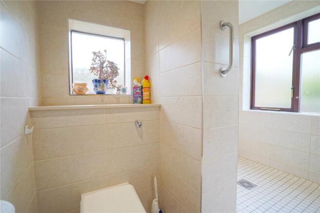 5 bed Detached for sale Image 12