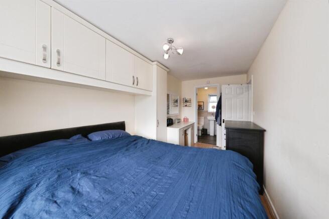 4 bed Semi-Detached for sale Image 11