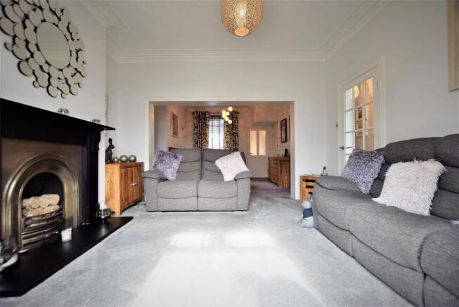 Lounge Thro Dining