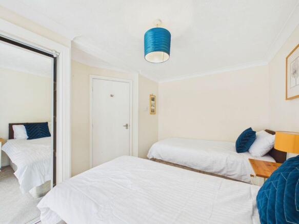 2 bed Apartment for sale Image 12