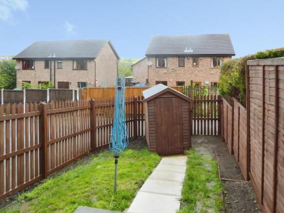 2 bed Semi-Detached to rent Image 9