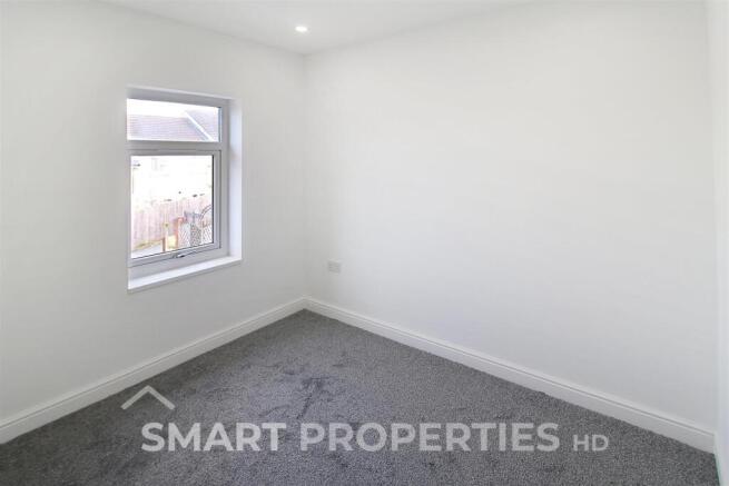 2 bed End of Terrace to rent Image 5